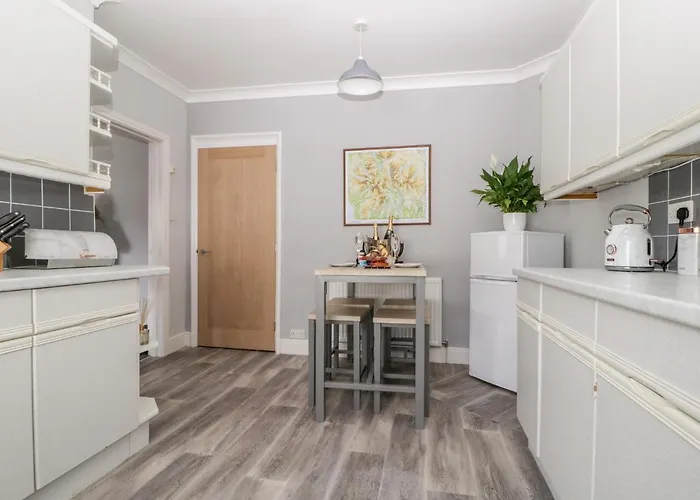 Apartment Three Peak View *