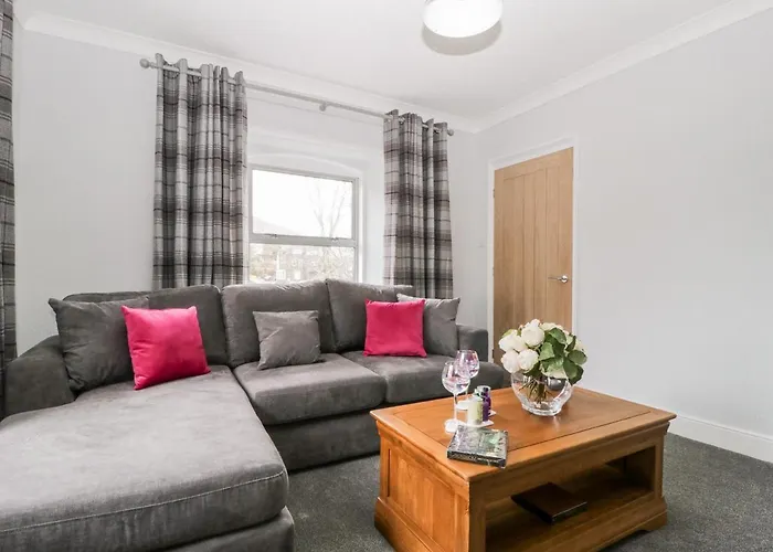 Three Peak View Apartment *