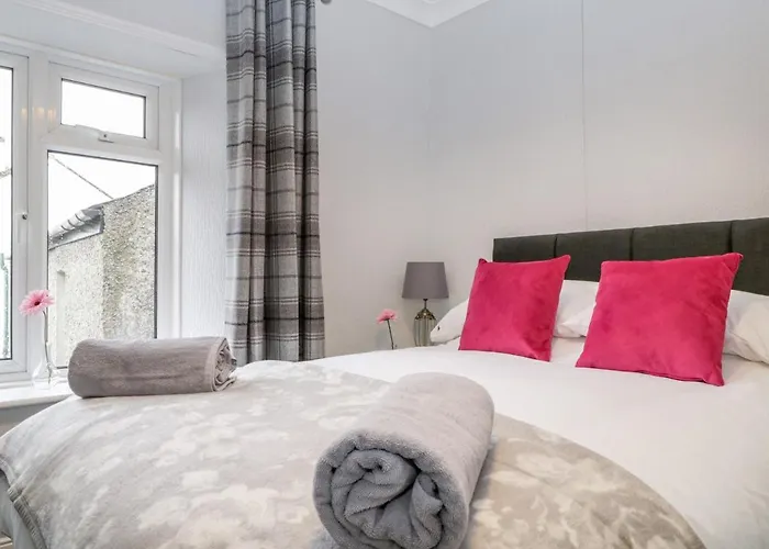 Three Peak View Apartment *