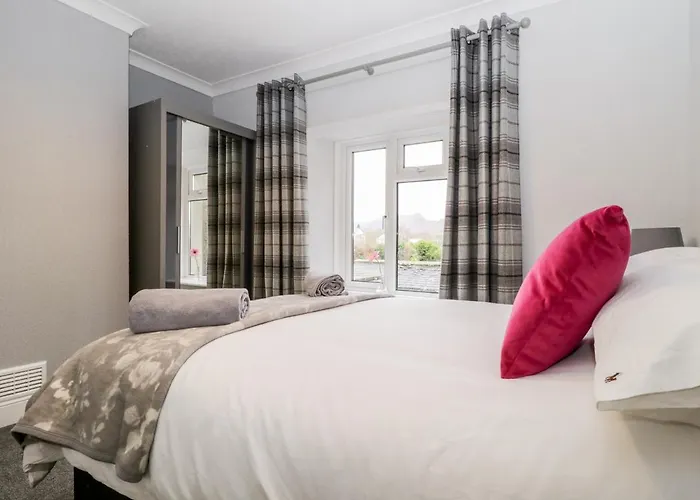 Apartment Three Peak View