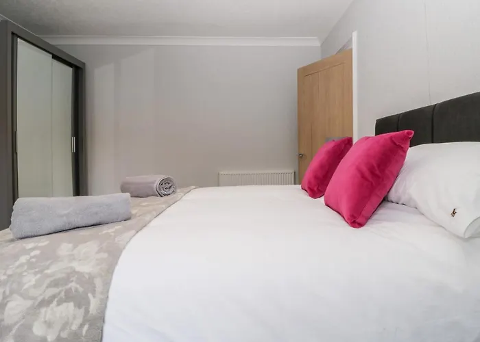 Apartment Three Peak View